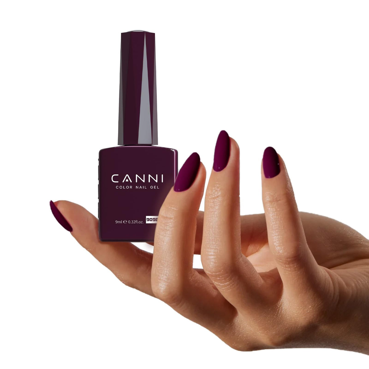 Vernis gel CANNI avec finition lisse sur des ongles manucurés