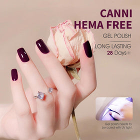 Vernis gel CANNI sous lampe UV lors du durcissement