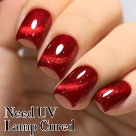 Vernis gel Cat Eye sur un support de manucure
