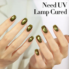 Vernis gel Cat Eye vert sauge en bouteille