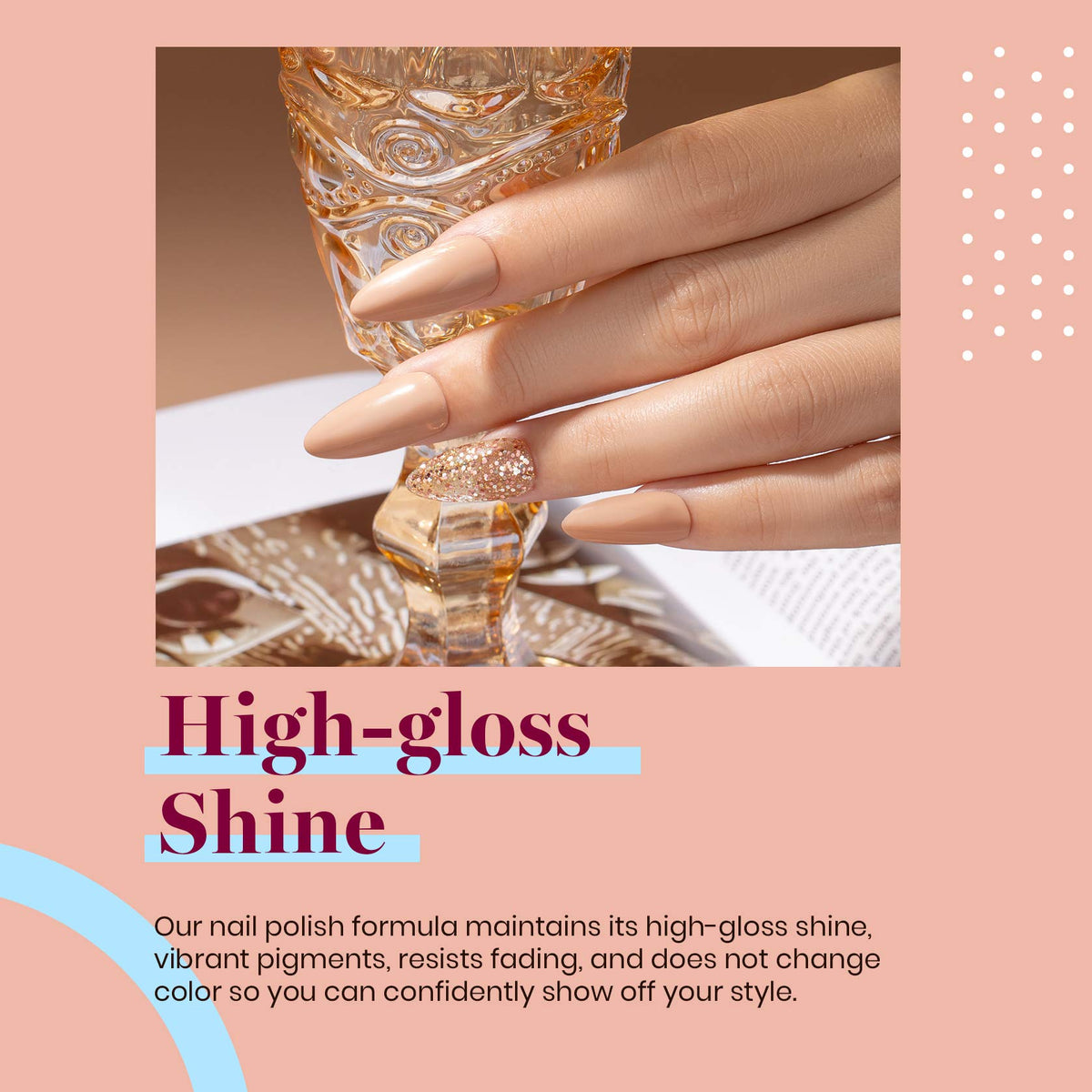 Vernis gel Kim Nude 15ML sur une table avec accessoires