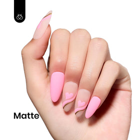 Vernis gel rose Beetles sur une table de manucure