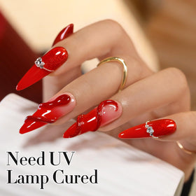 Vernis gel rouge appliqué sur des ongles manucurés