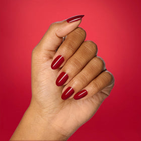 Vernis OPI Feelin' Candy Cane sur ongles avec finition brillante