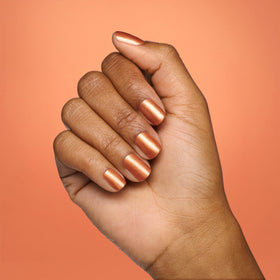 Vernis OPI Goodie as Gold sur ongles avec finition brillante