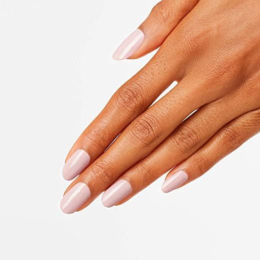 Vernis OPI Movie Buff sur ongles bien manucurés