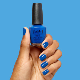 Vernis OPI Sea-ze the Day sur des ongles manucurés