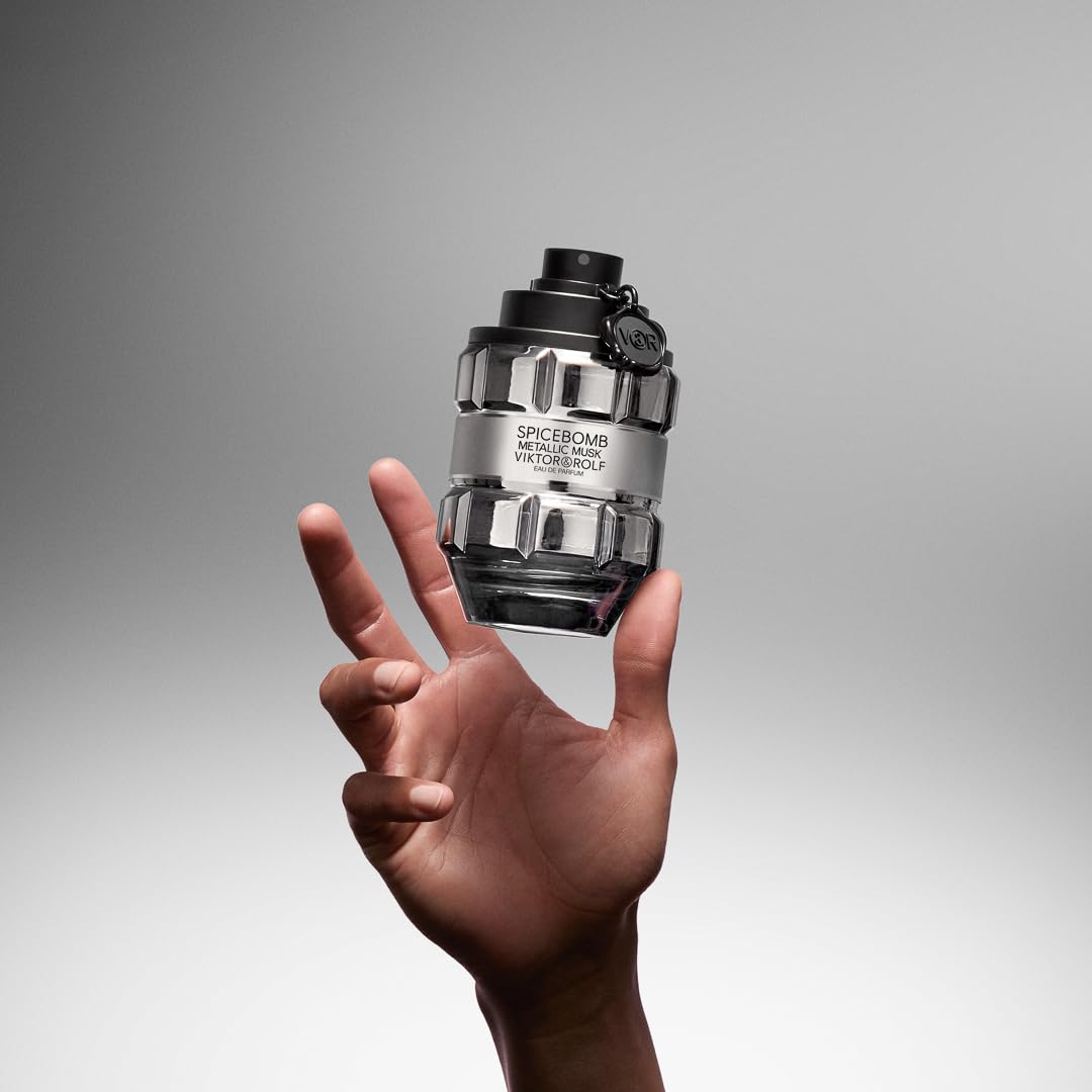 Viktor&Rolf Spicebomb Metallic Musk flacon avec étiquette