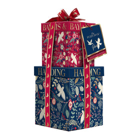 Vue d'ensemble du coffret cadeau Baylis & Harding sur fond décoratif