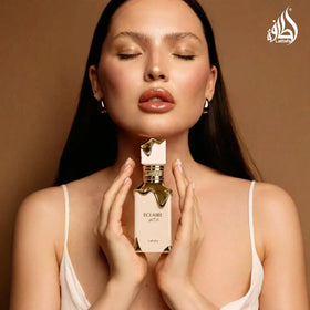 Vue de côté du flacon Lattafa Eclaire Eau de Parfum