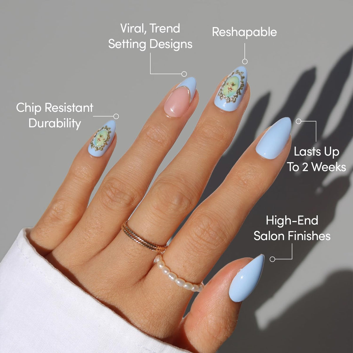 Vue de près des faux ongles courts amande Glamnetic