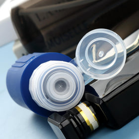 Vue des bouteilles de voyage Mrsdry avec bouchons flip top