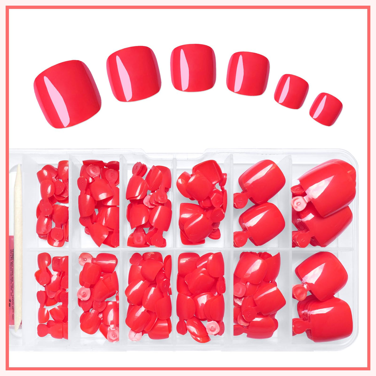 Vue des faux ongles de pieds dans leur boîte de rangement