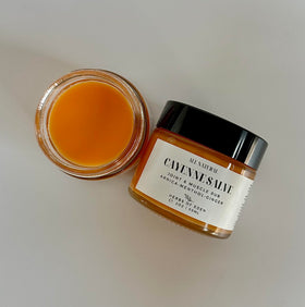 Vue du baume Cayenne Arnica avec texture crémeuse