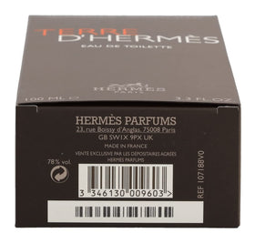 Vue du flacon de Terre D'Hermès avec fond naturel