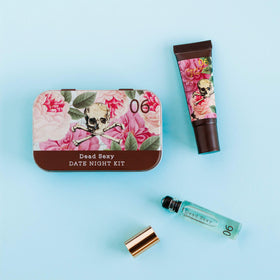 Vue du rollerball parfum TOKYOMILK Dead Sexy en usage