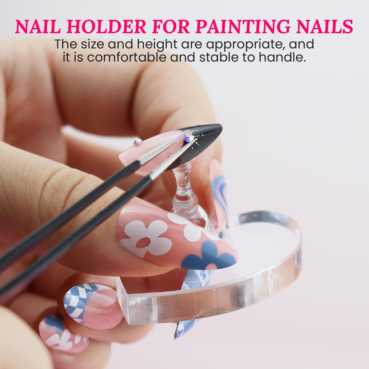 Vue du support d'ongles avec plusieurs designs de nail art