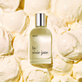 Vue latérale du flacon de parfum By Rosie Jane Dulce