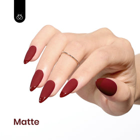 Vue latérale du flacon de vernis à ongles gel beetles
