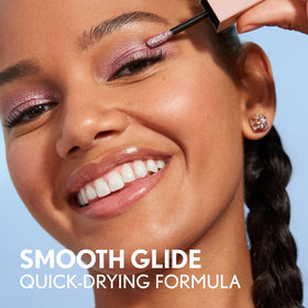 Vue latérale du tube de fard à paupières liquide COVERGIRL