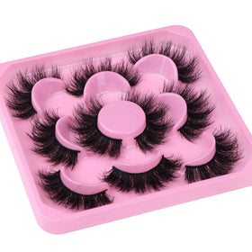 Vue rapprochée des faux cils 3D en minks