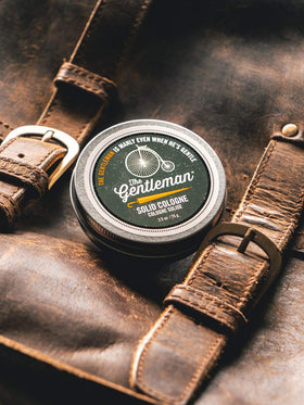 Walton Wood Farm Cologne Solide 2,5 oz en gros plan avec couvercle ouvert