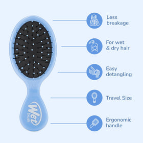 Wet Brush Mini Brosse Démêlante Sky en situation d'utilisation