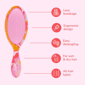Wet Brush Original Detangler Édition Limitée Glaces en situation sur cheveux