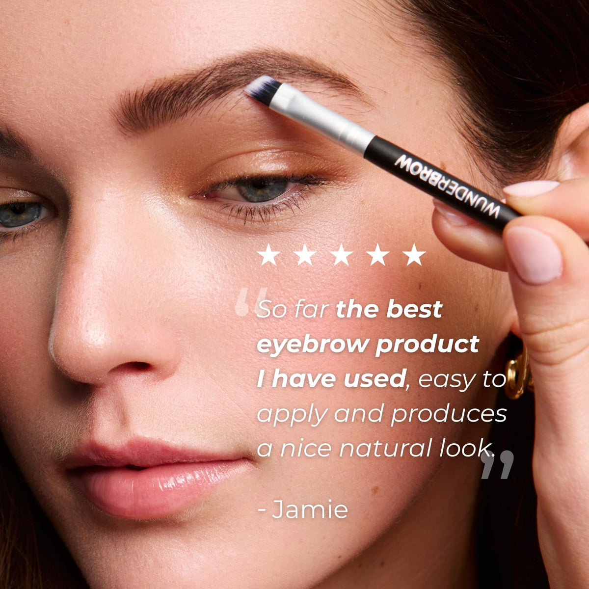 WUNDERBROW Duo Poudrier Sourcils en utilisation en extérieur