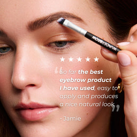 WUNDERBROW Duo Poudrier Sourcils en utilisation en extérieur
