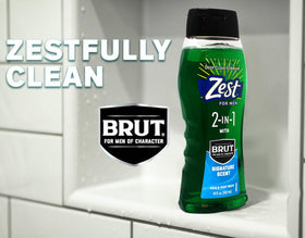Zest Gel Douche 2-en-1 532 ml dans un sac de sport