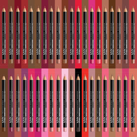 Zoom sur la texture crémeuse du crayon à lèvres NYX Espresso