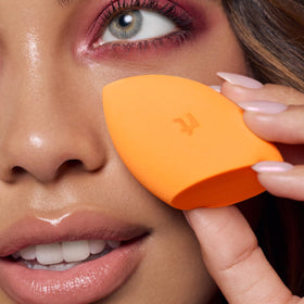 Zoom sur la texture de l'éponge Miracle Complexion