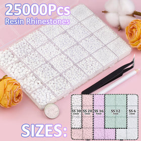 Zoom sur les strass en résine blanche de différentes tailles